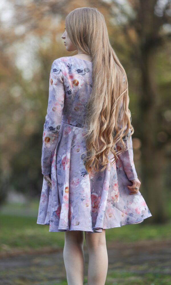 Floria - linen dress in lilac tones