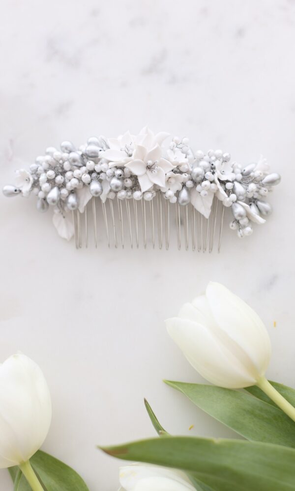 Seline - hair comb in shades of white and silver
